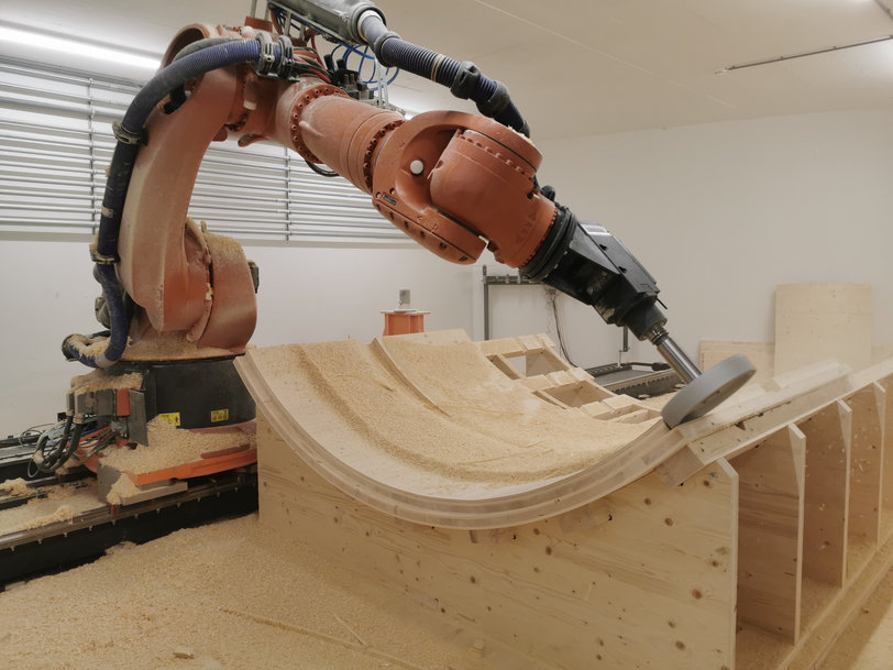 Tradition trifft Technologie: Roboter unterstützen in Tischlereien